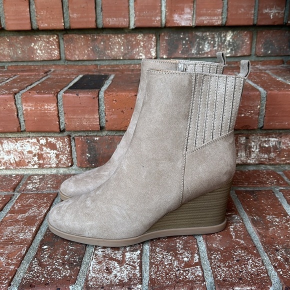 Universal Thread Women's Cypress Winter Faux Suede Wedge Boots Taupe Size 10 - Picture 3 of 7